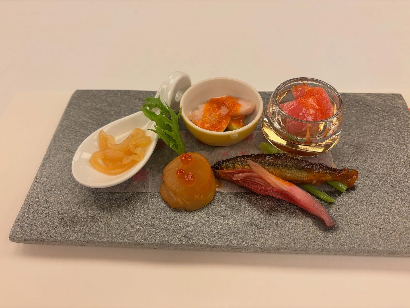 今日は、私が非常勤講師として働いている高校の職員懇親会と送別...