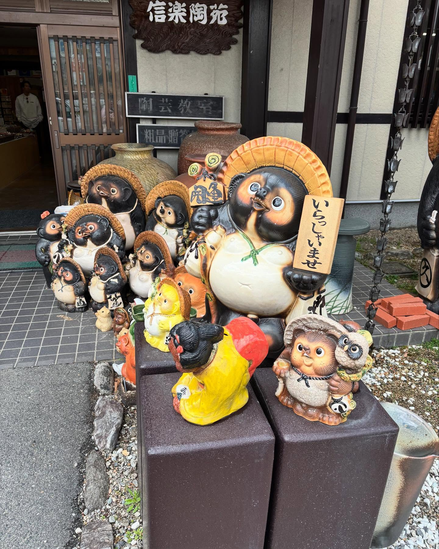 こんにちは！✨滋賀県甲賀市の信楽陶苑で素敵なたぬきと出会いま...